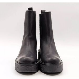 Brand New with box Vince Briton water repellent boots-size 10